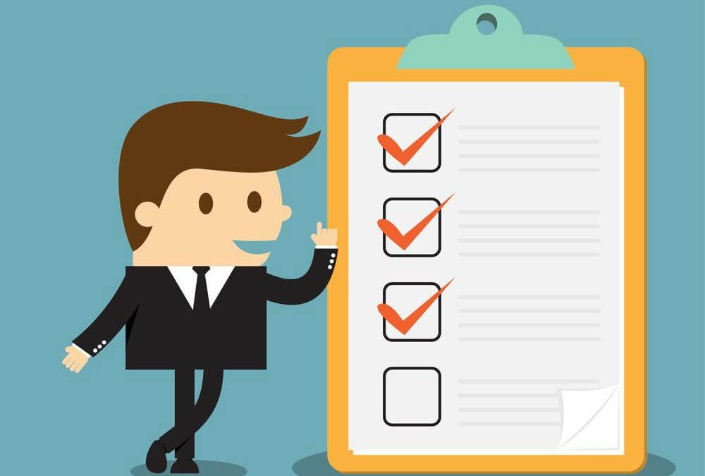 Checklist de marketing digital para pequenas empresas da agência F2C, com 50 itens para download em PDF